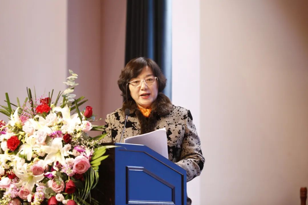 郑州医疗器械行业协会侯丽娜秘书长作2020年度工作总结报告及2021年协会工作规划